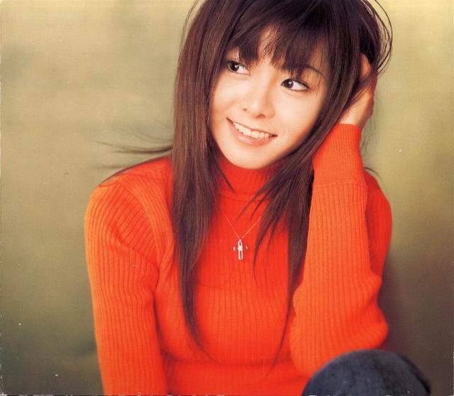 虹之间歌词，虹之间歌词深层次含义（哪句歌词曾唱到你的心坎里去）