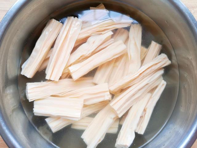 腐竹拌凉菜的做法怎么办呢，拌腐竹凉菜做法大全（腐竹和黄瓜做凉拌菜）