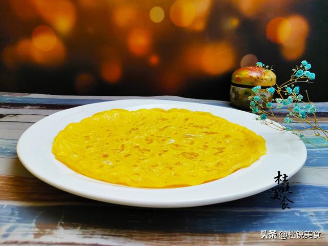 摊鸡蛋皮的做法，鸡蛋灌饼饼皮制作方法（经常厚薄不均一用就破）