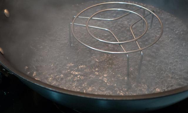 赤魟鱼的做法有哪些，赤眼鲮鱼的做法（香葱香菜豆豉油清蒸迦魶魚）