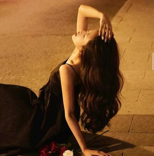 女头 压抑到最后是无声的崩溃，微信头像，女头 压抑到最后是无声的崩溃（微丧式头像女）