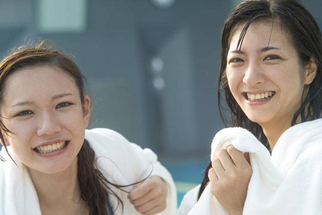 冬泳有什么好处，哪些人不适合冬泳（或能收获这8个好处）