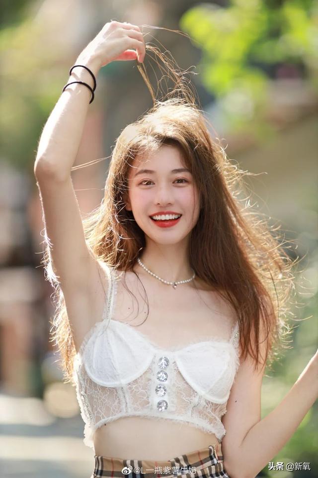 个性妩媚头像女，一点小性感 一点小妩媚微信（随便一张都是会被美少女们拿来做头像的程度）