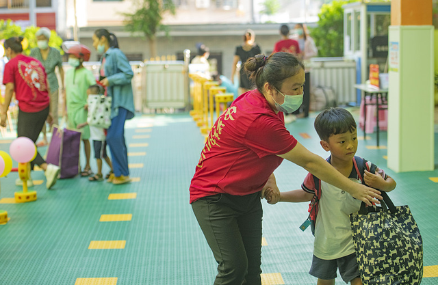 幼师一个月大概多少钱一个月，幼师工资多少一个月（“铁饭碗”哪有这么低的待遇）