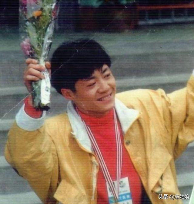 网络歌手名单大全，网络歌手排行榜（“命途多舛”的10位知名歌手）