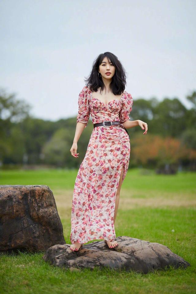 李菲儿：和黄晓明同居3年，因杨颖分手，35岁仍单身