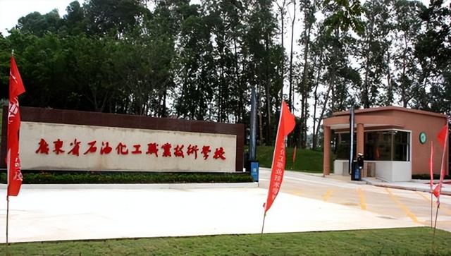 广州市排名前十的职业学校，2020年广东职业技术学院排行榜名单（广东省10大重点中职学校一览表）