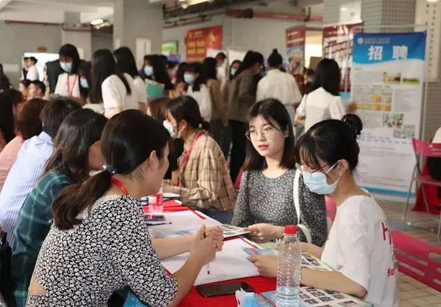 汉语言文学就业前景，2021年汉语言文学专业就业前景与就业形势政策分析（“受冷落”的汉语言文学专业）