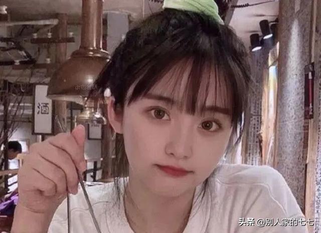 女孩喜欢男孩的暗示，女孩喜欢男生6种暗示是什么（多半会给你这些“信号”）