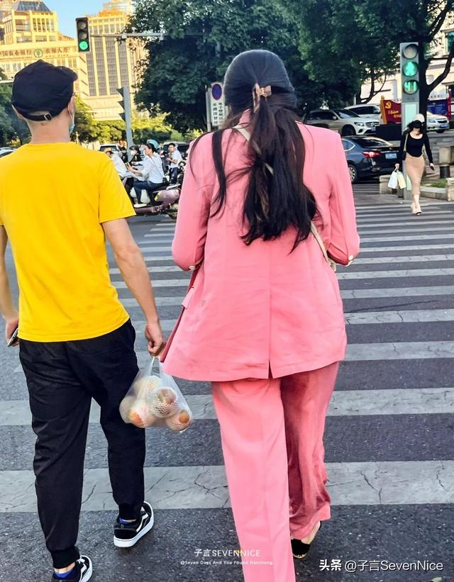 唯美有意境的女生背影图片  路还长 背影要直要美，女生背影唯美图片高清 意境（每张照片的背后是一个怎样的故事）