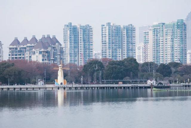 苏州旅游景点大全，苏州好玩的旅游景点（江南古镇、特色街区、绚丽之夜都在这）