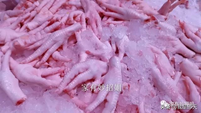 鸡有几只脚，鸡有几只脚趾头(一只脚)（为什么在市场上能看到这么多的鸡爪）