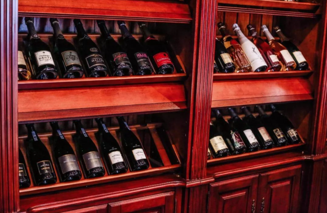 啤酒开盖后多久不能喝，易拉罐啤酒开盖后多久不能喝（红酒打开后没喝完，能放多久）