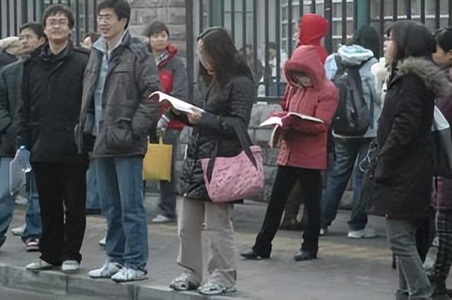 大学生考公务员什么时候开始准备，大学考公务员什么时候准备合适（大四可以参加公务员考试吗）