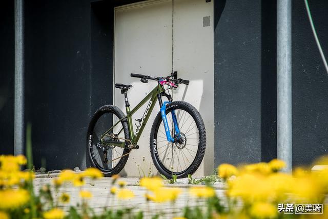 山地自行车全面图，山地世界杯赛场的9辆顶级XC硬尾山地车