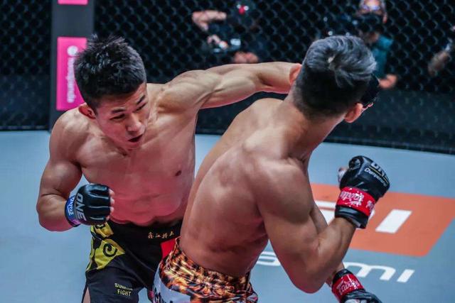 李成钟one，李成钟在infinite成员中和谁的关系最好（2分钟KO韩国战神金裁雄）