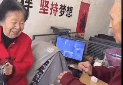 曾经在我眼前却又消失不见，曾经在我眼前却又消失不见歌词（“我会反复爱上你）