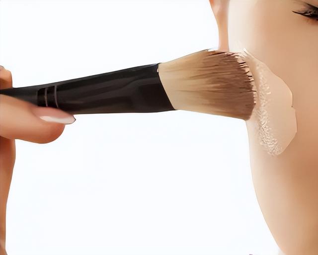 正确的彩妆化妆步骤，彩妆怎么画（底妆的正确步骤是什么）