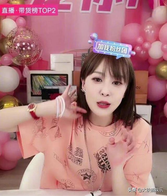 胡一菲娄艺潇是一个人吗，《爱情公寓》14年