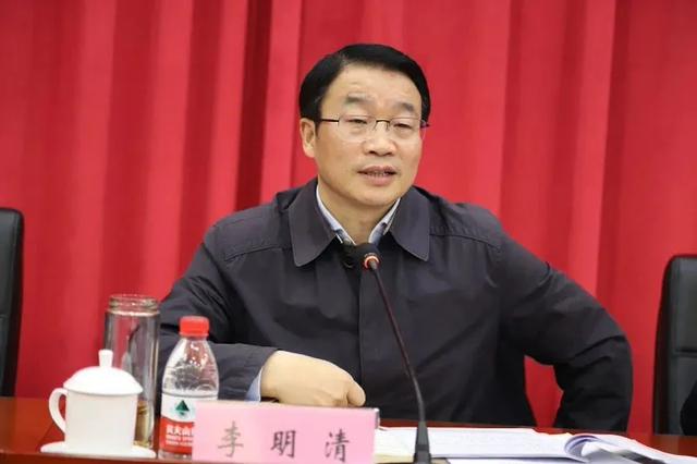 重庆市历任市长简介是什么，重庆市历任市长简介是什么级别（重庆最年轻市委常委，有新职）