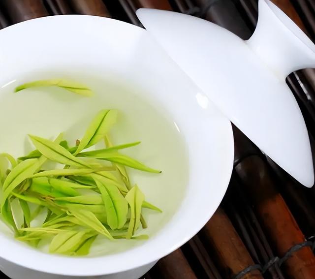 绿茶都有哪些，什么是绿茶 绿茶有哪些品种（夏天“最值得”喝的绿茶榜）