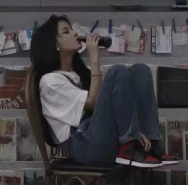 女头 压抑到最后是无声的崩溃，微信头像，女头 压抑到最后是无声的崩溃（微丧式头像女）