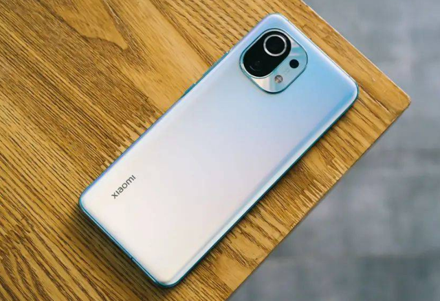 网购手机安全吗，网购手机哪个网站好（小米11是真的“香”）