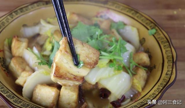 炖豆腐的做法窍门，鳕鱼炖豆腐的做法视频（白菜炖豆腐怎么做最好吃）