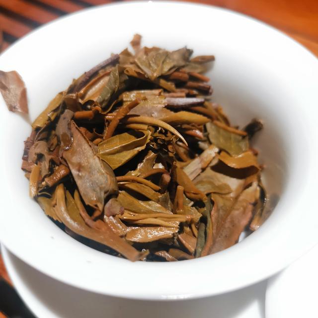 生普和熟普洱茶的区别，女人喝生普洱茶还是熟普洱茶（普洱生茶跟熟茶的区别）