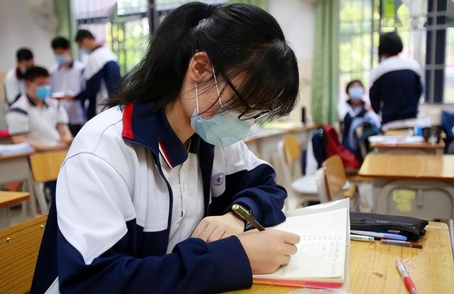 高考作息怎么安排，高考作息怎么安排时间（高考学霸作息时间表流出）