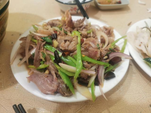 拆骨肉是哪里的肉，小店里的一份拆骨肉