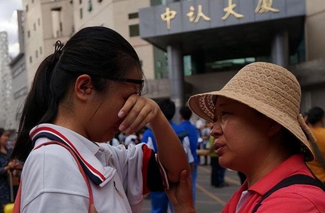 全国高考试卷是不是统一的，高考试卷全国都一样吗2021_高考试卷全国都一样吗2020年新高考省份有哪些（假如高考全国使用一张卷）