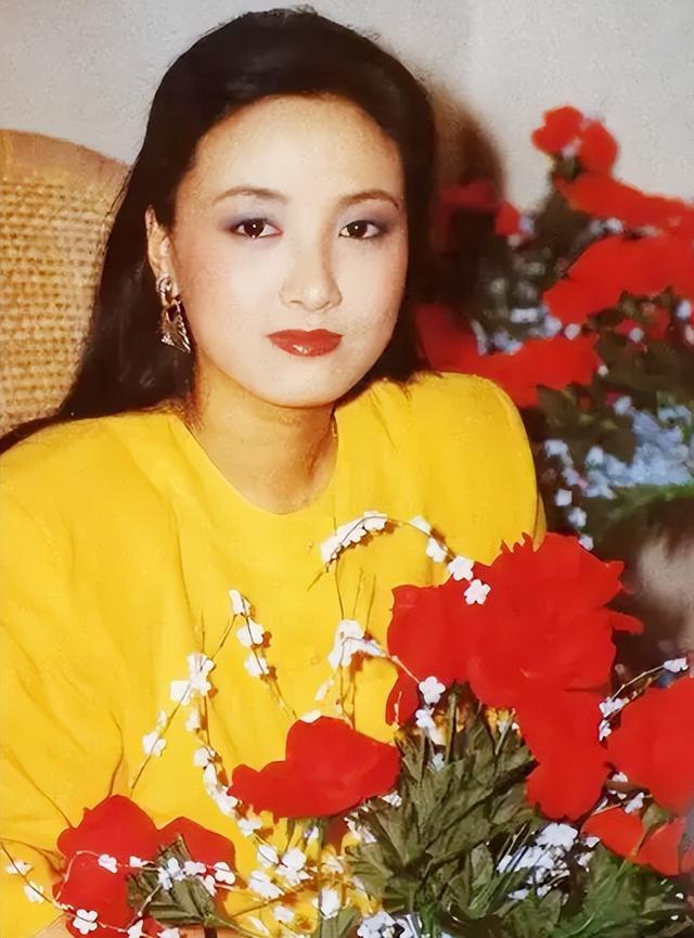 张国立的婚姻史，张国立与罗秀春离婚34年