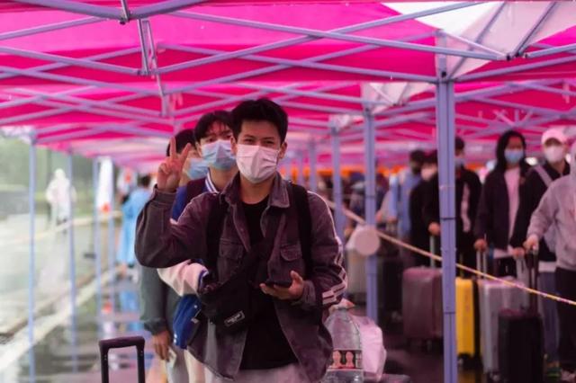 四川信息技术学院，2022年四川信息职业技术学院有哪些院系和专业（四川省高职院校入学当天美照曝光）