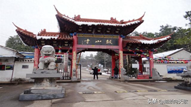巢湖名刹鼓山寺，望湖宝塔向天指，良臣择主而事方能修成正果