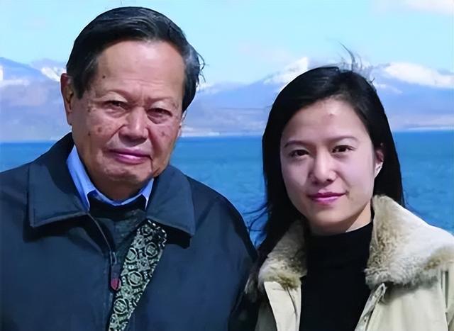 杨振宁与翁帆有孩子吗,杨振宁与翁帆结婚16年(当年28岁嫁给8旬老人的