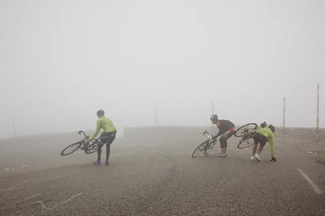 逆风骑自行车时,逆风骑自行车时如何省力(骑自行车的