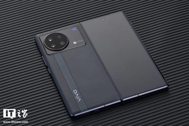 vivo定位登录，vivo云服务登录官网定位（折叠屏深度评测：来得晚）