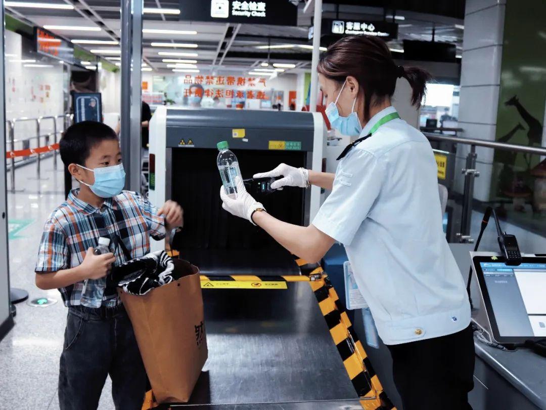 馬門溪龍完整化石,這座“博物館”就在成都地鐵 馬門溪龍完整化石,這座“博物館”就在成都地鐵
