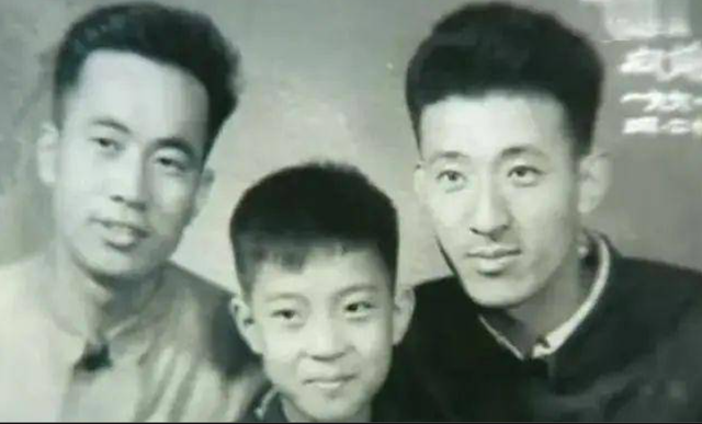 冯巩昔日两任搭档，当年的搭档牛群已消失匿迹