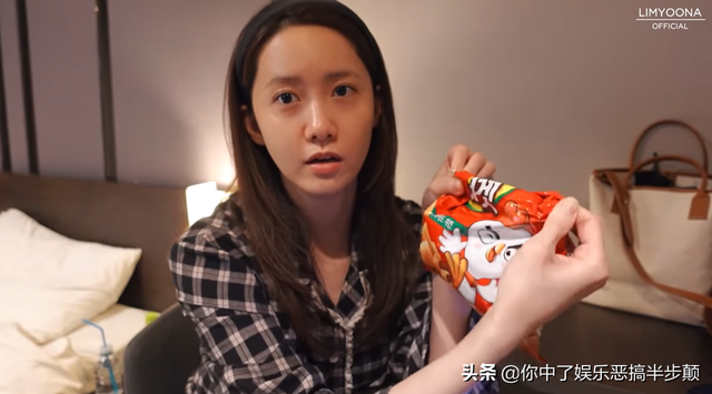 林允儿去剧组拍戏竟然无人认出？助理笑言：是不是因为你素颜啊