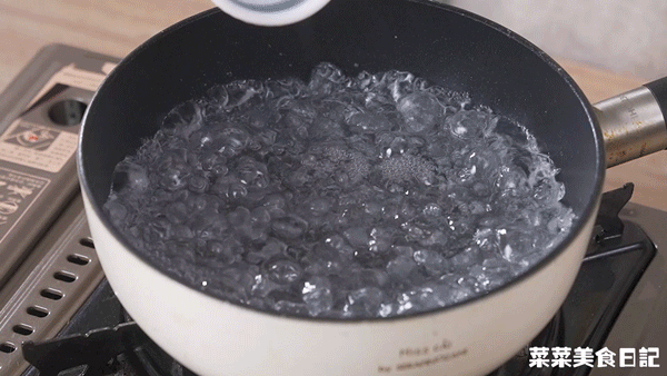 芥末鱿鱼的做法，芥末拌的烤鱿鱼怎么做（烫5秒就上桌，鲜嫩弹牙）