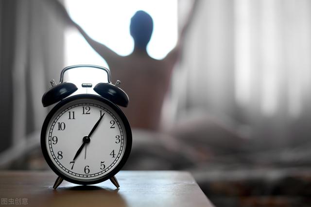 手机一切正常就是来电不响铃，手机来电不响铃解决（闹钟怎么没响）