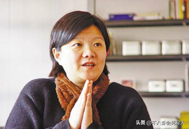 洪晃的父亲叫红什么，洪晃的父亲（时尚女魔头洪晃：老妈是名媛）