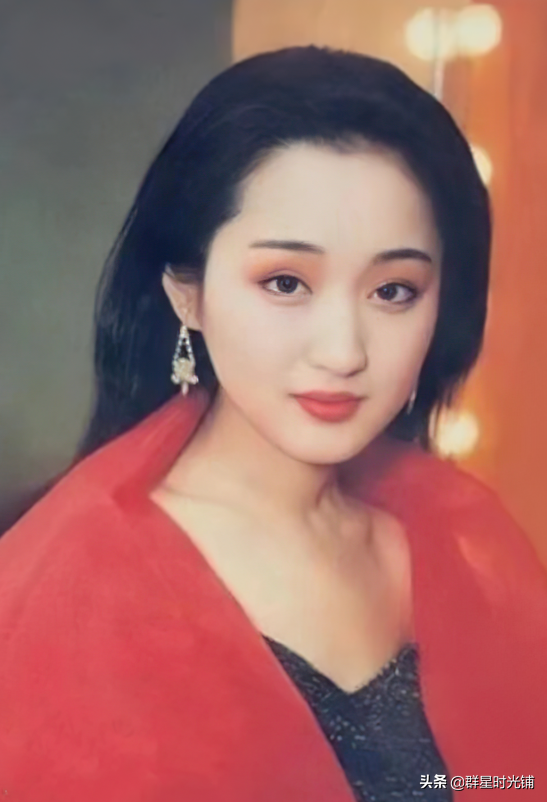 杨钰莹：24岁错爱一人葬送十年事业，如今51岁单身一人，无儿无女