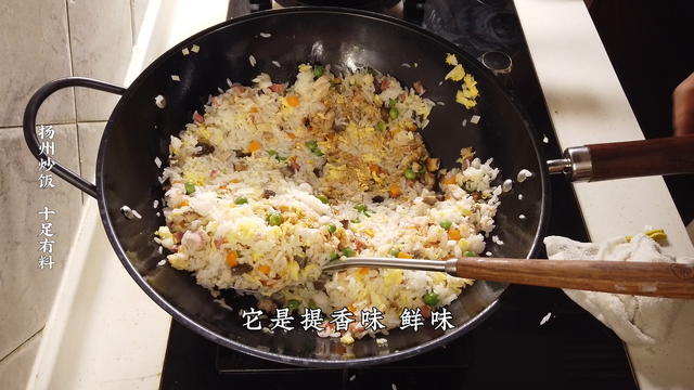 扬州炒饭的做法及配料，扬州炒饭做法和配方（用料如此丰富的扬州炒饭）