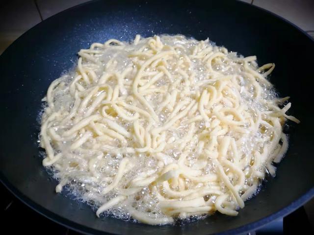 沙琪玛的制作方法，自己制作沙琪玛怎样做（自己做吃的也放心​）