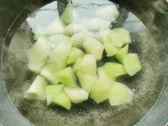 鸡肉最佳搭配蔬菜，鸡肉和什么菜搭配最好（鸡肉和它搭配真香）