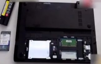 电脑内存条怎么插，笔记本电脑内存条怎么插（联想笔记本内存条安装在哪个位置）