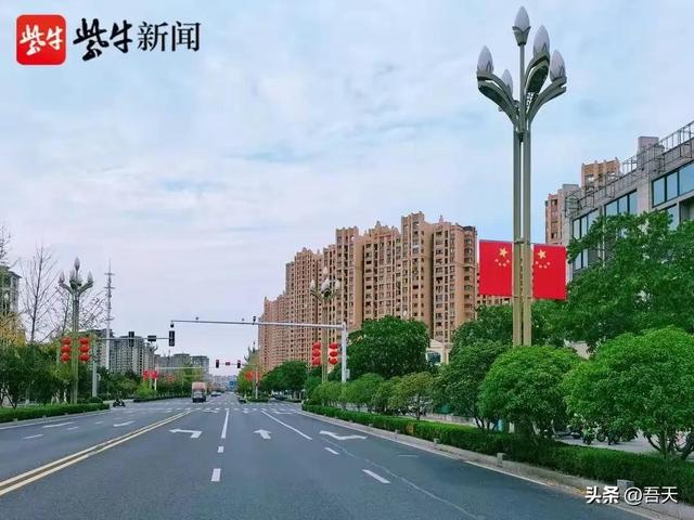 五星红旗正确挂法，五星红旗竖着挂的标准（南京的挂法和武汉的挂法对比）